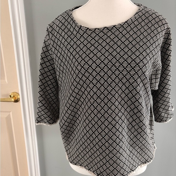 Massimo Dutti Tops - Black and White Geometric Pattern Top